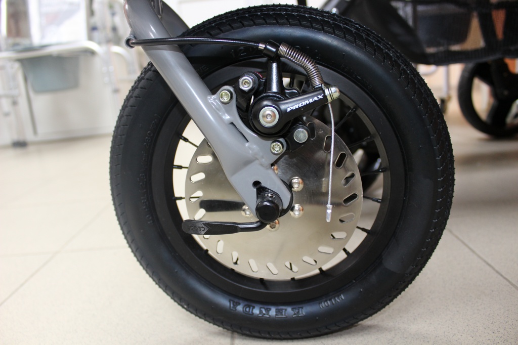 коляска с ручным тормозом.JPG